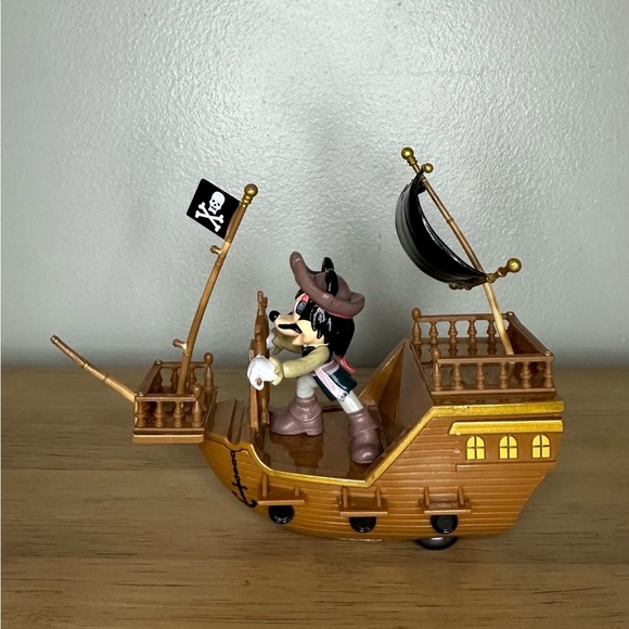 Disney Pirates Of The Caribbean Mickey Mouse Pirate Ship Pull Back Toy - Picture 3 of 7